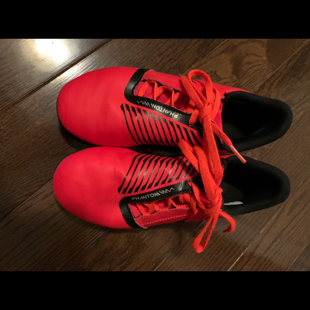 Nike used boys soccer shoes, size 4